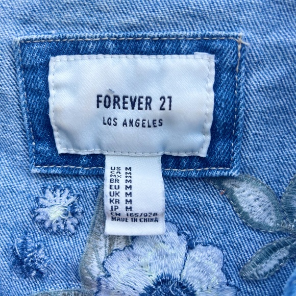 Denim jacket with embroidered flowers on it for detailing from forever 21 - Picture 2 of 5
